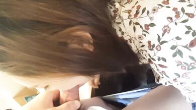 熱い韓国人の女の子が彼氏のチンポを食べる