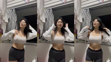 Em gái Singapore khoe ngực khủng