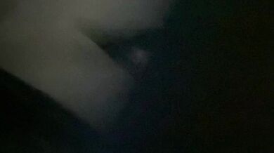 シャワー中のルームメイトをこっそり撮影して危うく捕まりそうになる