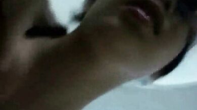 新しい地元のカップルのセルフィー