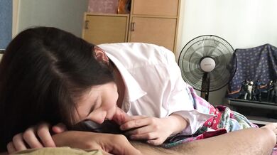 新加坡網紅美女賈內拉口交第一視角白色襯衫