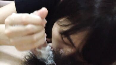 YYS helps her boyfriend masturbate in the bathroom