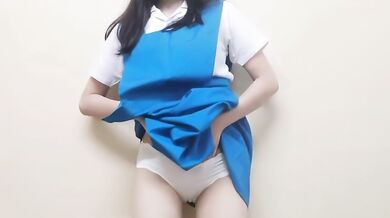 学生服を着たマレーシア人エスコートの誘惑