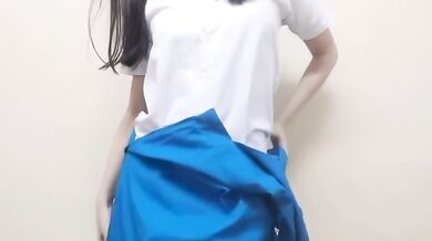 学生服を着たマレーシア人エスコートの誘惑