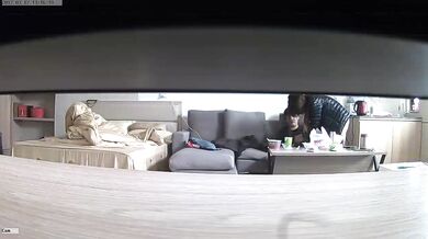 台湾カップルのセックスカメラがひび割れ