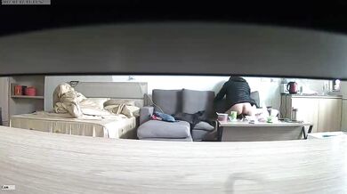 台湾カップルのセックスカメラがひび割れ