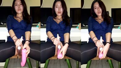 黒ストッキングを履いた韓国人少女が2つのおもちゃでオナニー