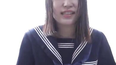 おしっこをする女の子