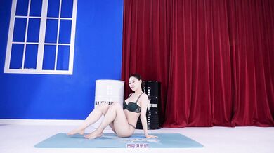 巨乳美女ヌードヨガ