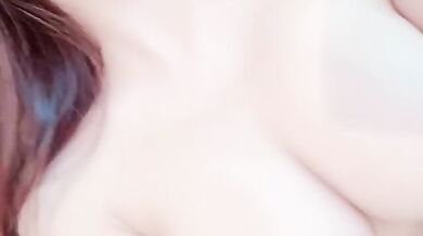 2年生女子が連休中に自宅でこっそり5枚撮影