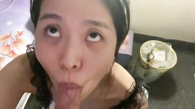 私のセックスパートナーは私にフェラをしてくれます