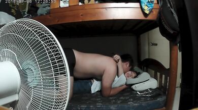 帶女友回宿舍做愛自拍1