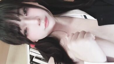 Đồng phục làm đẹp tóc đuôi ngựa kép và răng thỏ