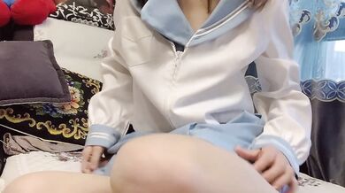 貧乳、ウサギの歯、痴女、セーラー服、自慰