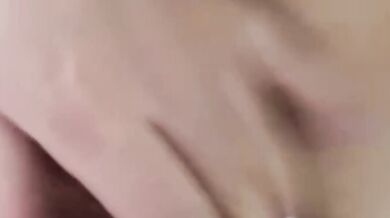 Cô gái thủy thủ đói đang sờ lồn đào nước sốt trắng