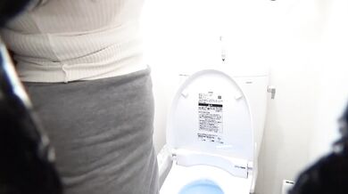 トイレオナニー潮吹き