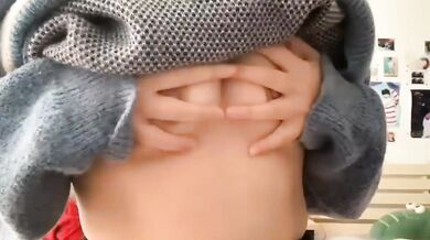 Tự sướng ngực 09