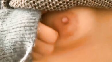 Tự sướng ngực 09