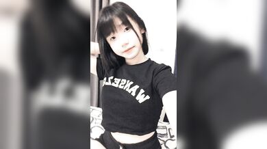 お風呂に入っている可愛い女の子のビッチの自撮り