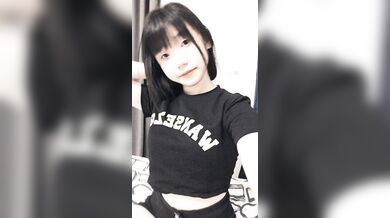 お風呂に入っている可愛い女の子のビッチの自撮り