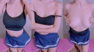 巨乳の女の子がオナニーして潮吹き