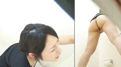 日本の大学生はトイレで自慰行為をせずにはいられない