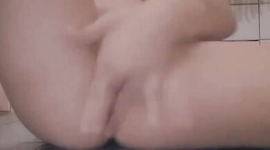 College student Lai Xyan took a photo of herself masturbating in order to buy a model