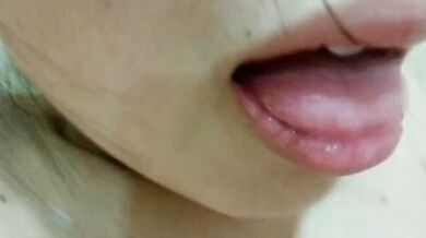 高中騷妹吐舌挖穴流水