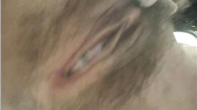 2k6のかわいい妹が自撮りと個人的なメッセージを披露