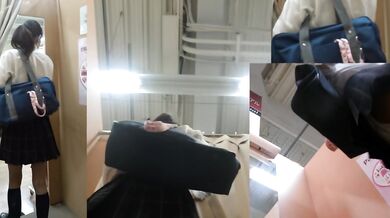 マルチレンズで撮影された、小柄な日本の女の子の着替えの様子