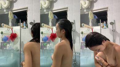 シンガポールの少女が入浴中に自撮り