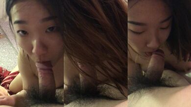 かわいい女の子がチンポを食べるクローズアップ