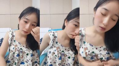 スタイルが良く、純粋で可愛くて、誘惑的な美しい女の子が、狼の友人の命令で裸を披露し、おっぱいを揉み、オマンコを弄び、バスルームで放尿し、うめき声を上げて絶頂を迎え、とてもセクシーです