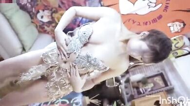 おすすめ [Wu Zixin] ストリップ、長い脚の変態、白虎、熱いダンス、うめき声、足フェチ、4つのポイントを露出