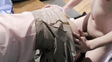 とてもかわいい日本の妹が後ろから犯される