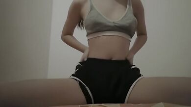 大馬妹妹秀身材揉奶