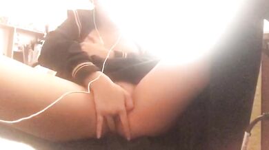 真空制服痴女がビデオでオナニー