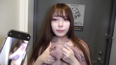 日本妹妹被要求咬内褲