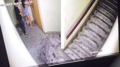 新加坡樓梯口小情侶幹起來