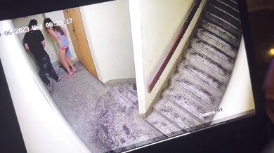 新加坡樓梯口小情侶幹起來