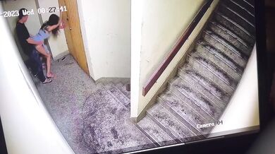 新加坡樓梯口小情侶幹起來