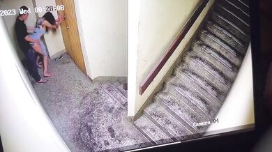 新加坡樓梯口小情侶幹起來