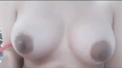 蓬蓬短髮妹自慰出白醬