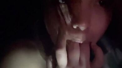 奶妹深夜全裸自慰吃淫水