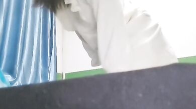 対照的な美しさ、痴女教師ヤン・シリン1