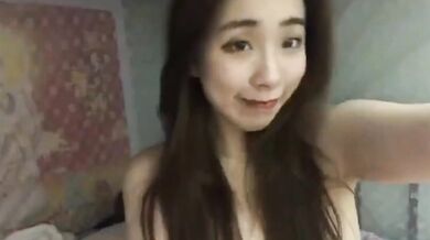 反差美女全裸自拍摳穴