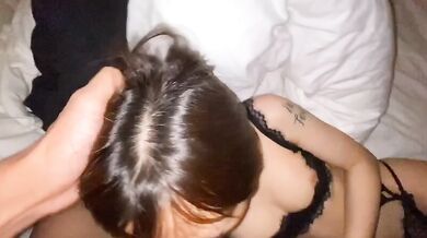 大学キャンパスの美女、黒シルクの誘惑