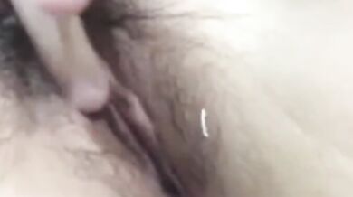 忍不住性慾的妹妹自慰流水