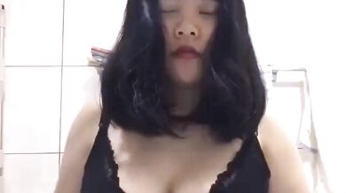 張邦梅がイチャイチャして自慰行為をする