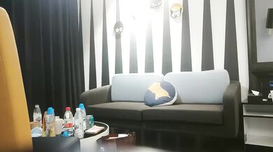 ホテル外の美女1208